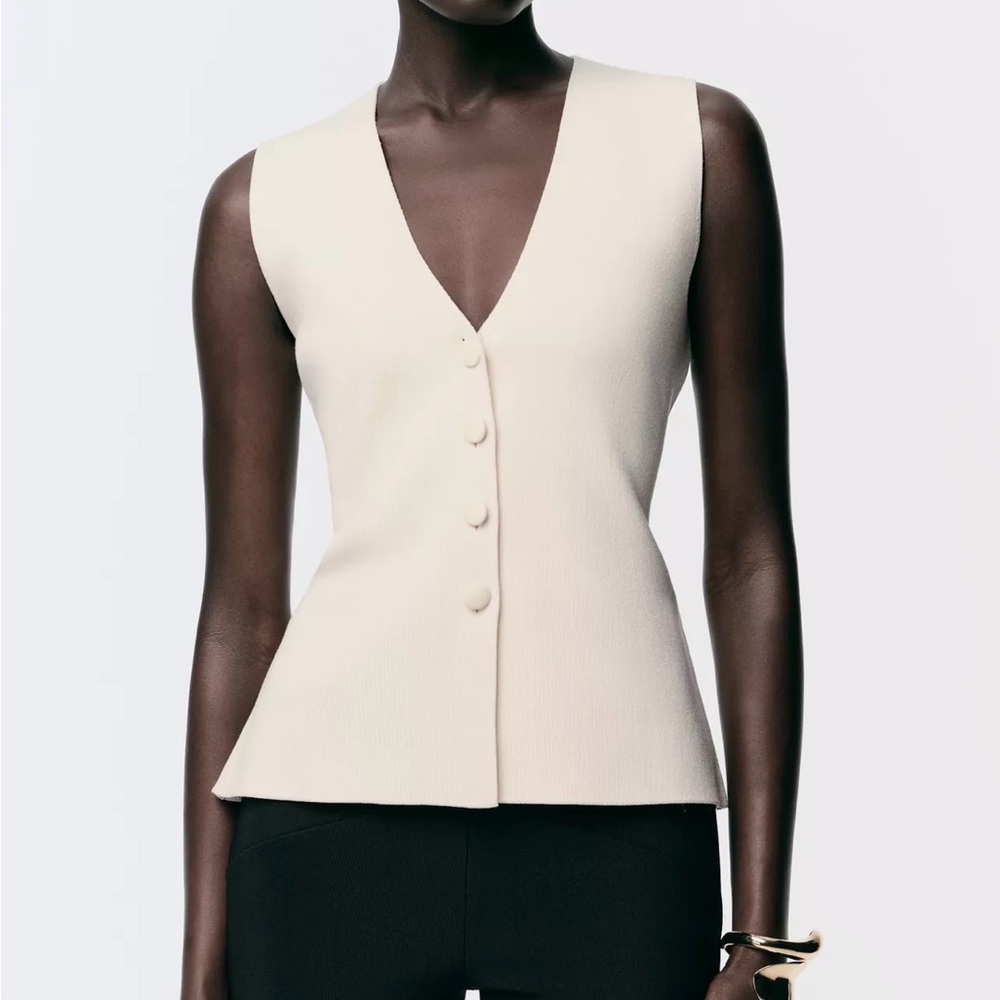 NWT!! Zara Cream Buttoned Sleeveless Blouse